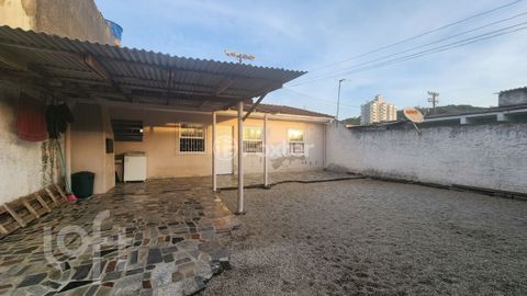Image 11 - 877874