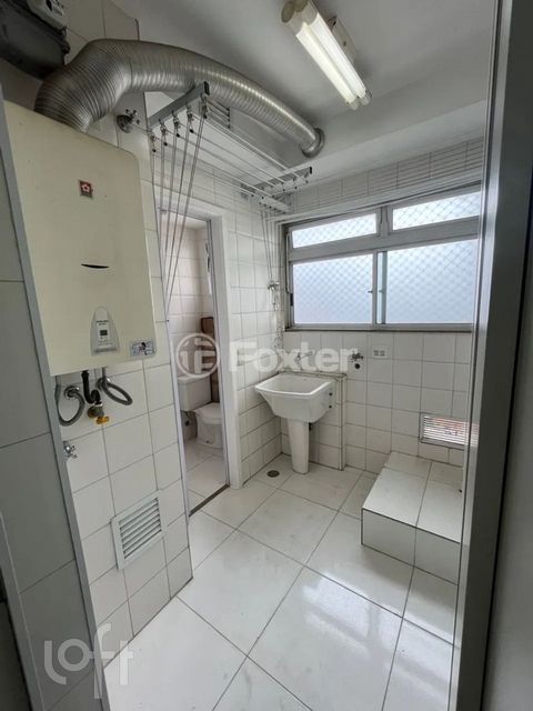 Image 1 - 877879