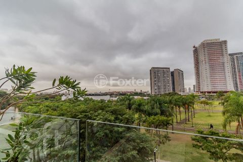 Image 17 - 877880