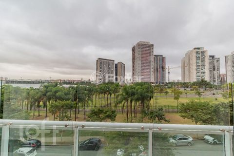 Image 14 - 877880