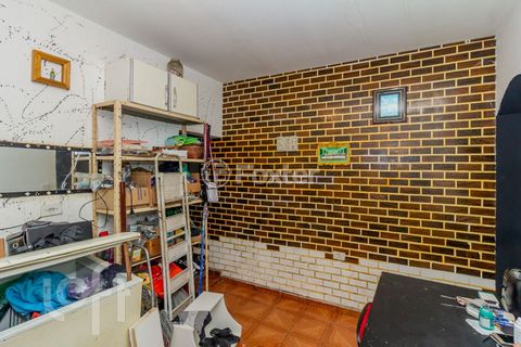 Image 6 - 877896