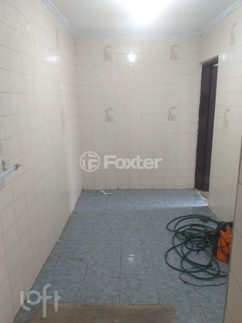 Image 10 - 877896
