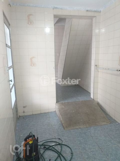 Image 9 - 877896