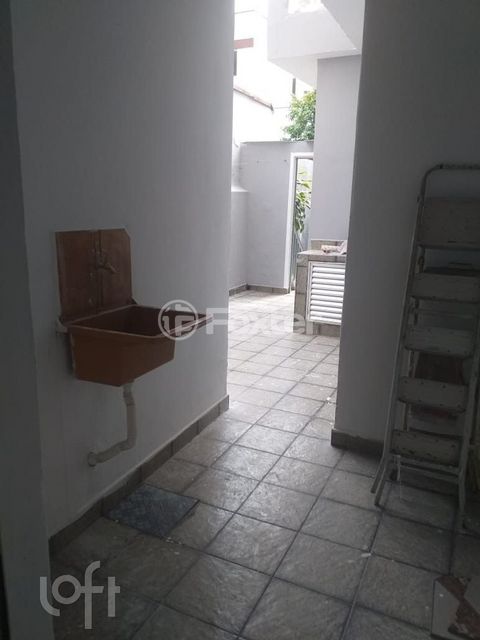 Image 11 - 877896