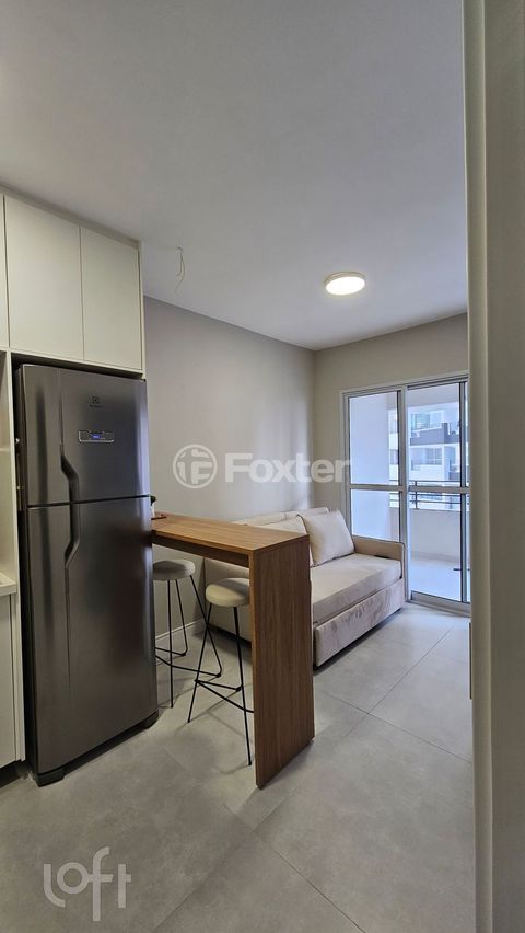 Image 7 - 878041