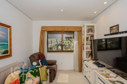Image 18 - 878042