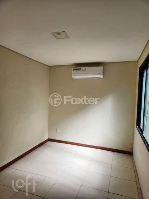 Image 8 - 878043