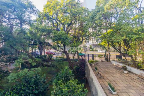 Image 4 - 878046