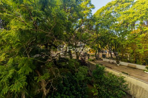 Image 17 - 878046