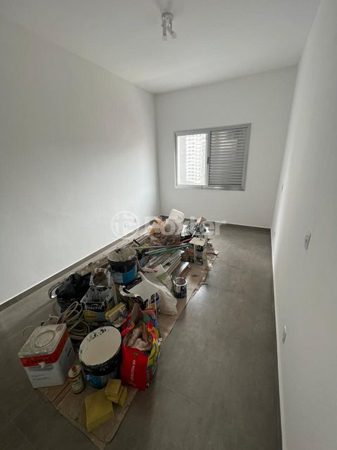 Image 6 - 878052