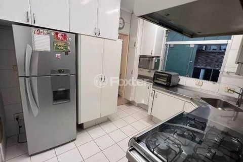 Image 8 - 878055