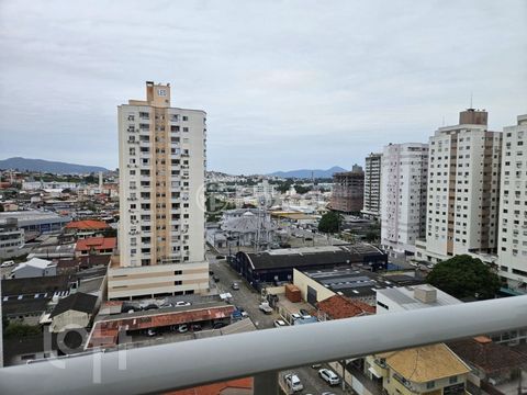 Image 17 - 878092