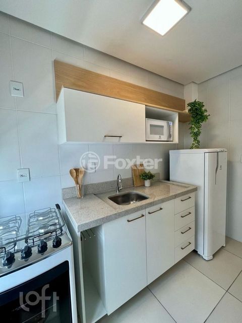 Image 7 - 878094
