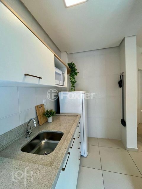 Image 8 - 878094