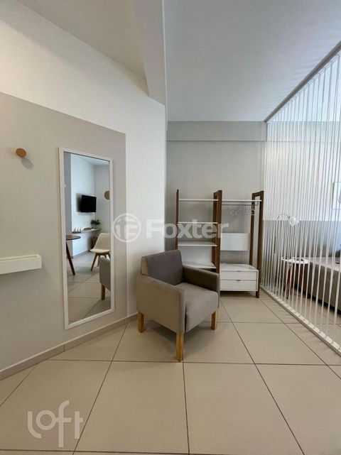 Image 1 - 878094