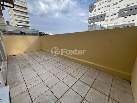 Image 10 - 878107