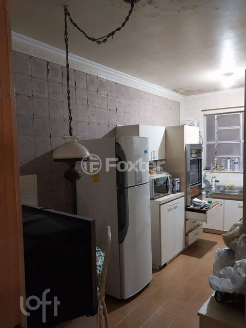 Image 5 - 878122