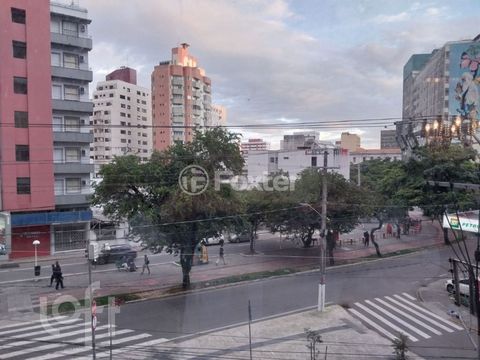 Image 13 - 878122