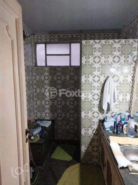 Image 7 - 878122