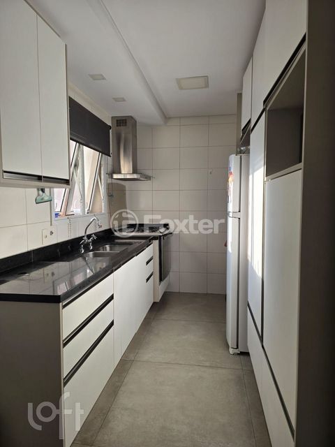 Image 4 - 878126