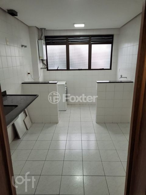Image 4 - 878142