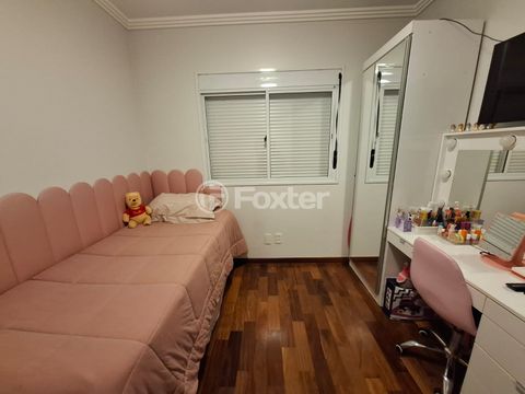 Image 7 - 878159