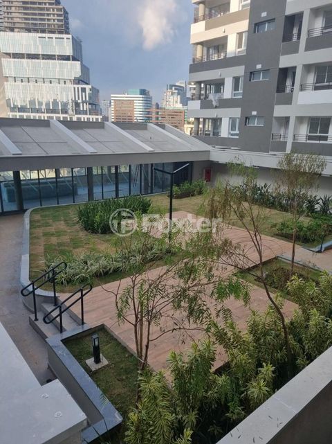 Image 11 - 878174
