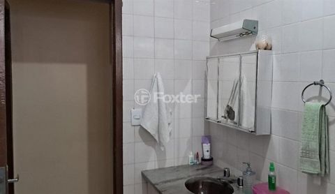 Image 19 - 878179