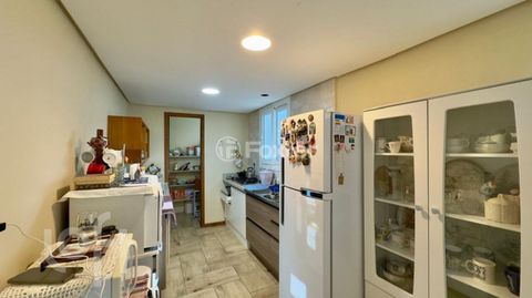 Image 17 - 878183