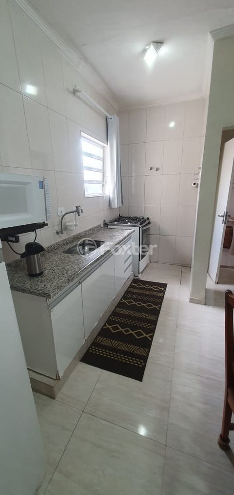 Image 10 - 878255