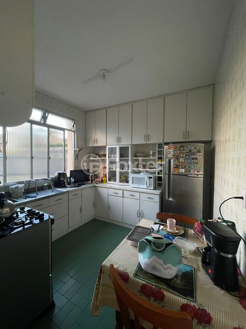 Image 2 - 878261