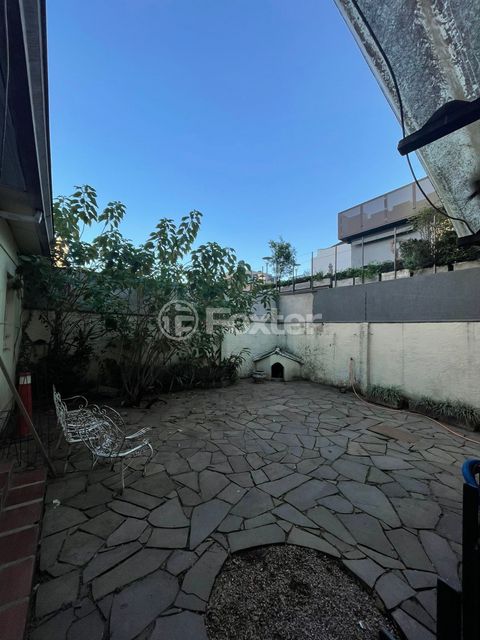 Image 1 - 878261