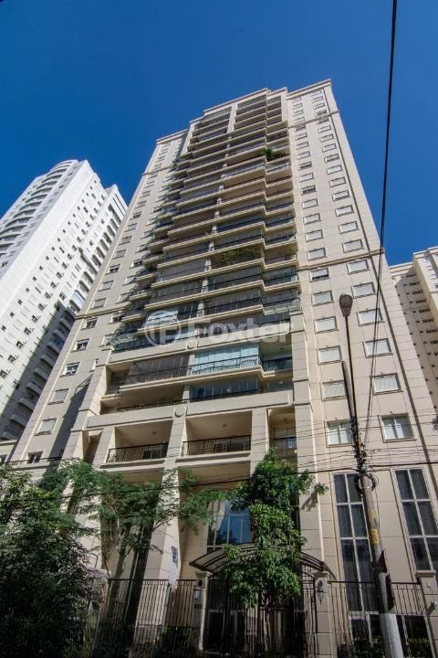 Image 10 - 878266