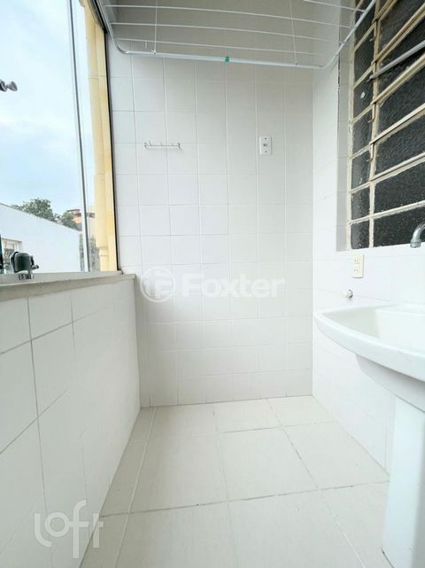 Image 7 - 878305