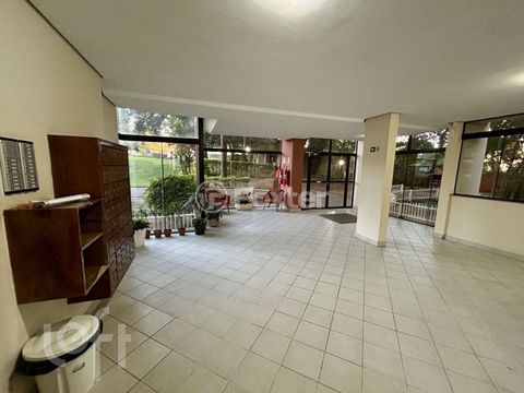Image 19 - 878307