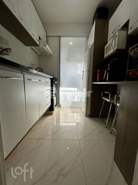Image 6 - 878307