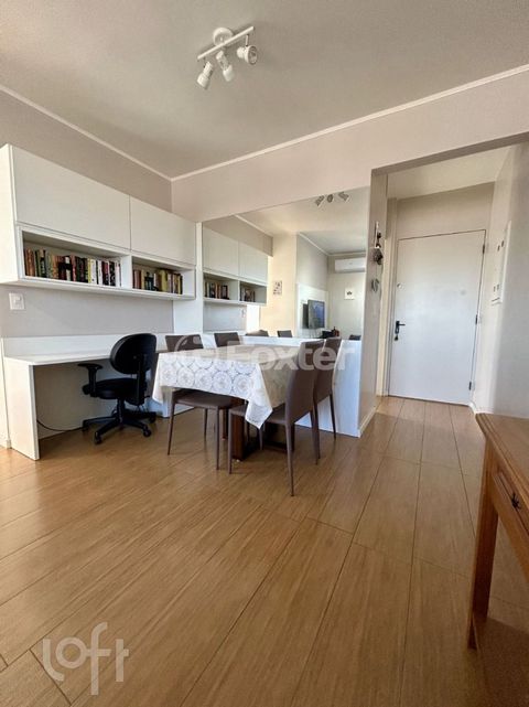 Image 4 - 878307