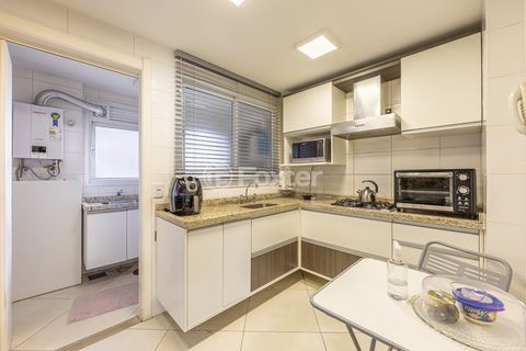 Image 17 - 878309