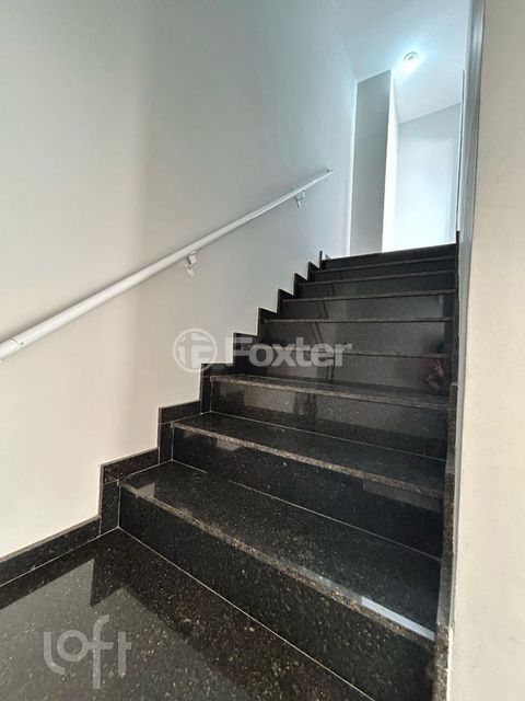 Image 11 - 878312