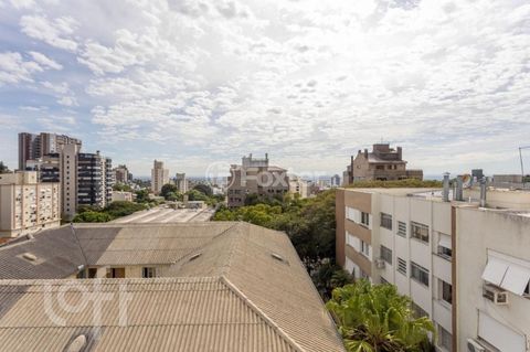 Image 17 - 878321
