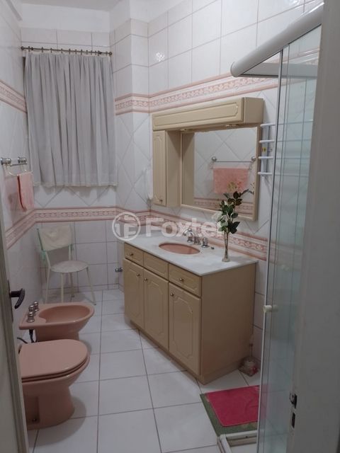 Image 9 - 878339