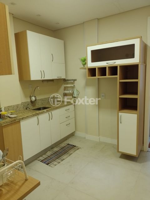 Image 4 - 878339