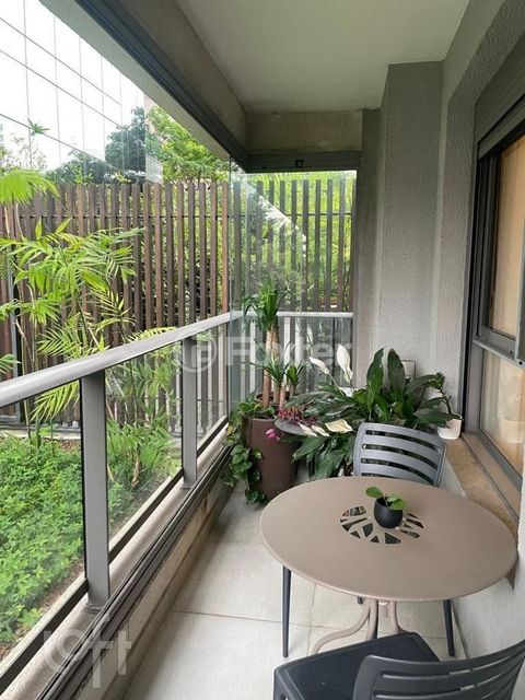 Image 4 - 878340