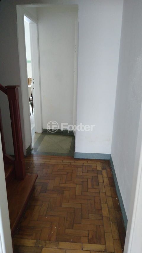 Image 9 - 878342