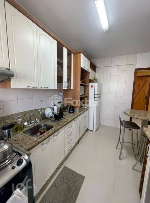 Image 7 - 878343