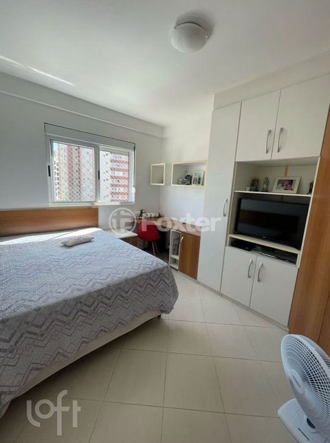 Image 9 - 878343