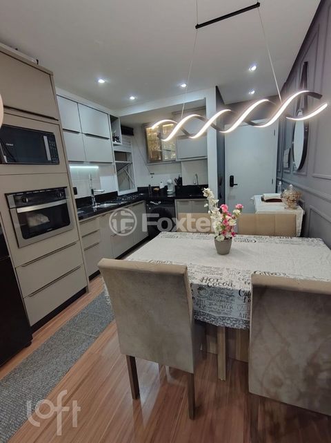 Image 4 - 878353