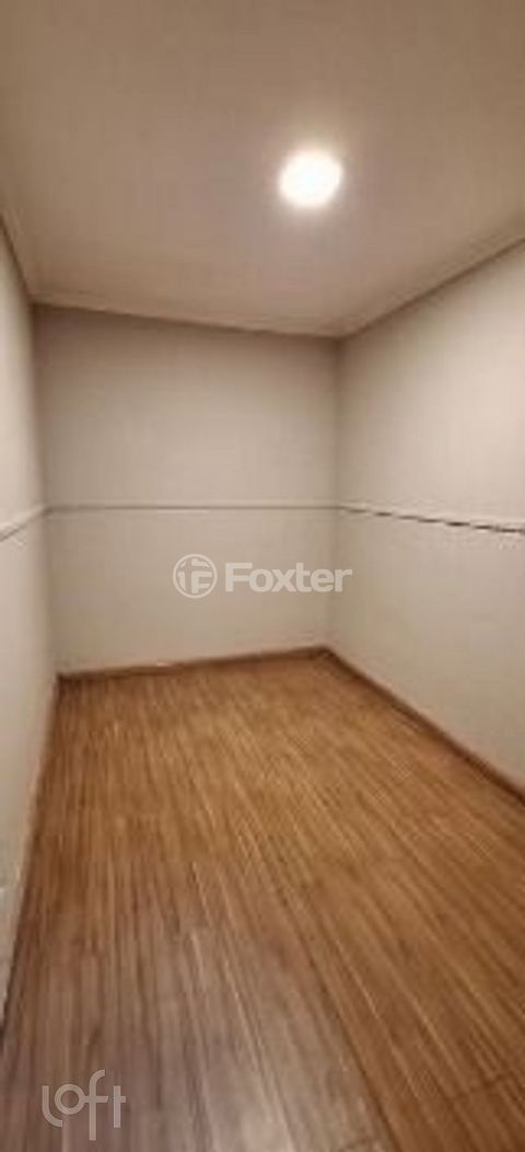 Image 10 - 878360