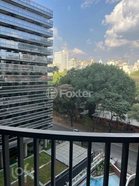 Image 5 - 878404
