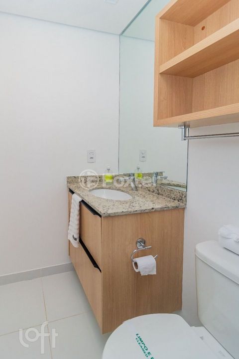 Image 12 - 878404